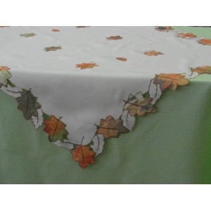 Obrus haftowany 120cm x 160cm 06YK711